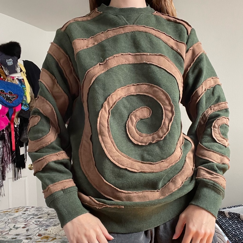 1 of 1 handmade spiral green & brown crewneck